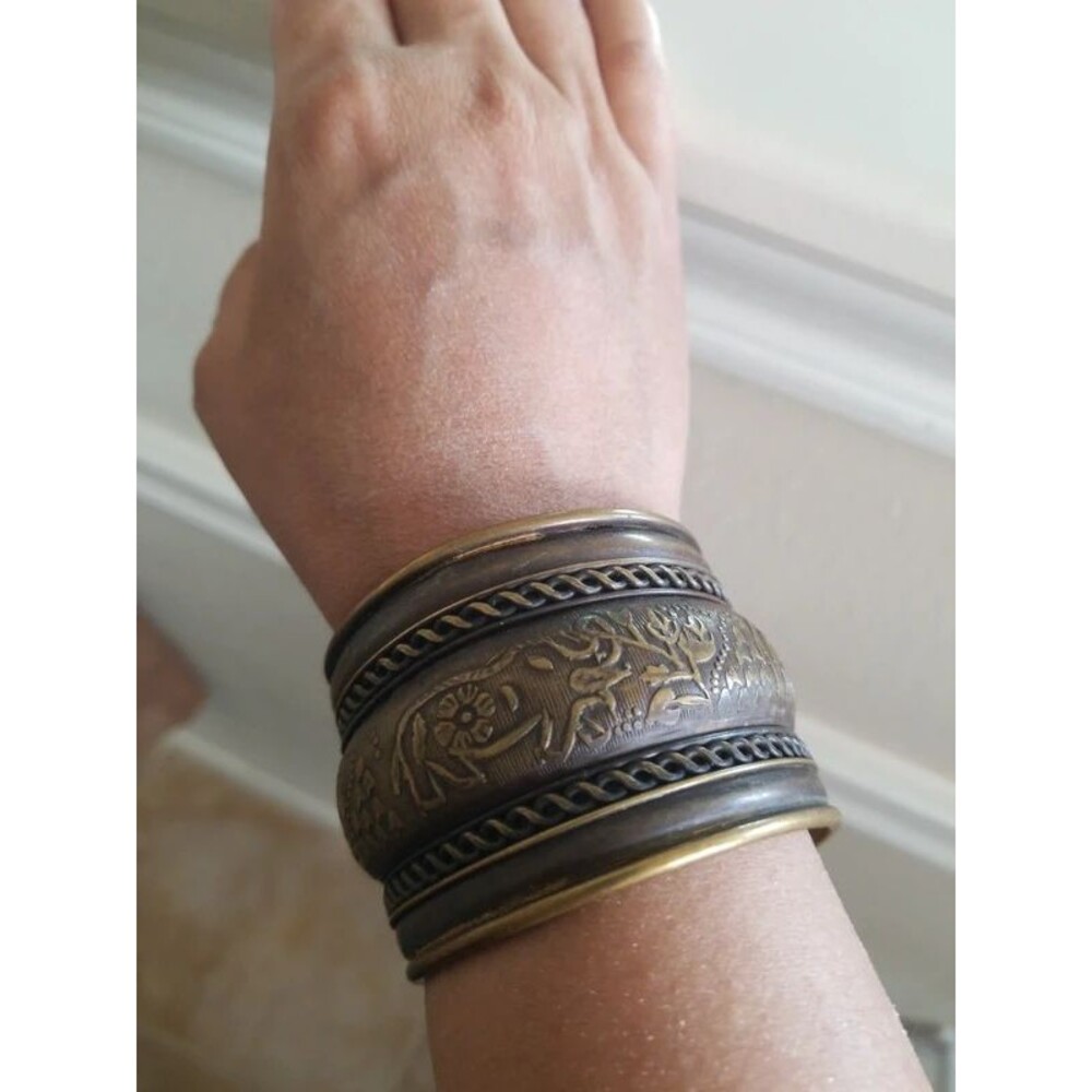 Vintage bronz cuff bracelet elephant motif